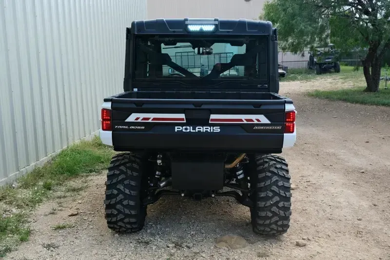 New 2025 Polaris RANGER CREW XP 1000 NORTHSTAR TRAIL BOSS EDITION CRYSTAL WHITE WITH PERFORMANCE RED ACCENTS Image 12