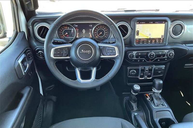 2023 Jeep Gladiator Overland photo 4