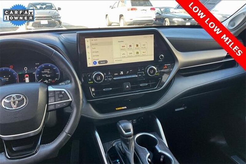 Used 2023 Toyota Highlander LimitedImage 5