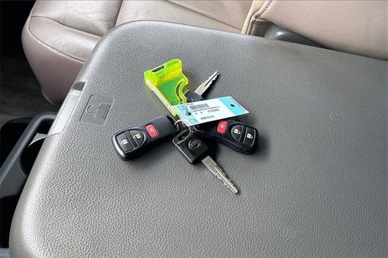 Used 2018 Nissan NV Passenger NV3500 HD SLImage 11