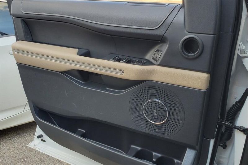 2023 Ford Expedition Limited photo 18