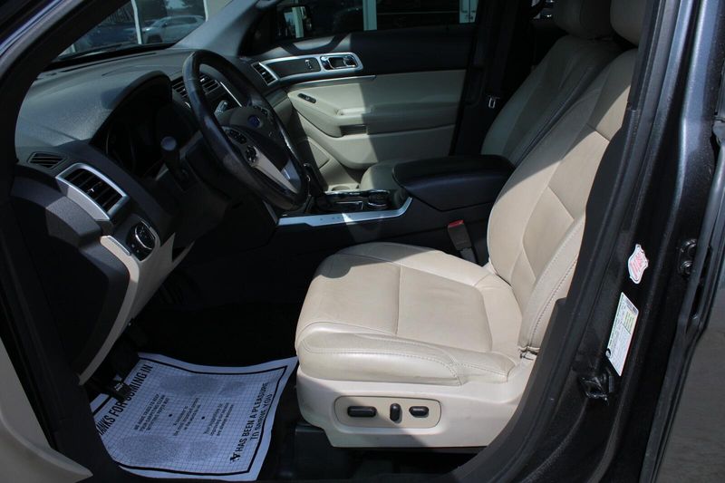 2015 Ford Explorer XLT photo 12