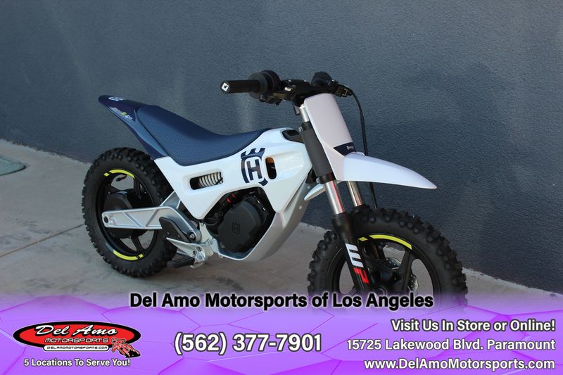 2024 HUSQVARNA EE 2  in a WHITE exterior color. Del Amo Motorsports of Los Angeles (562) 262-9181 delamomotorsports.com 