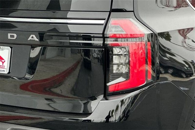 New 2025 Nissan Armada SVImage 24