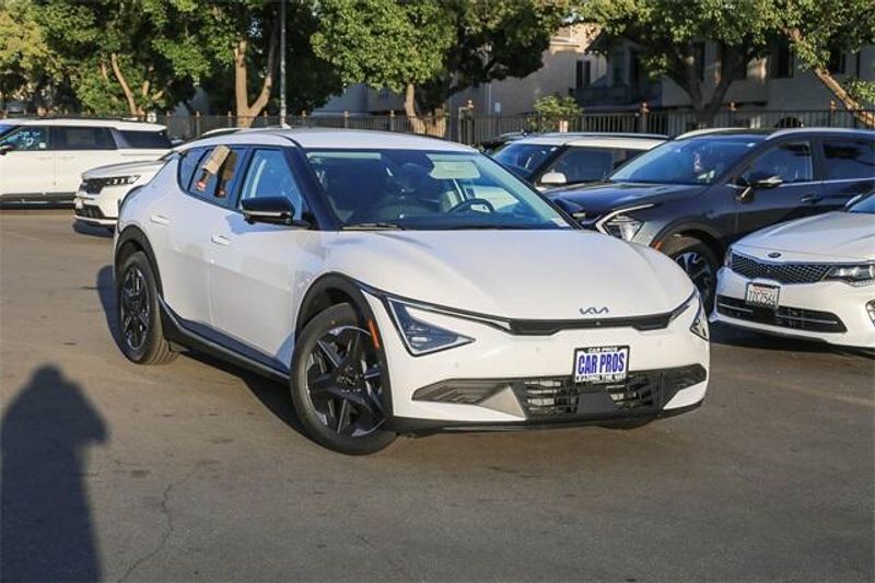 2025 Kia EV6 LightImage 2