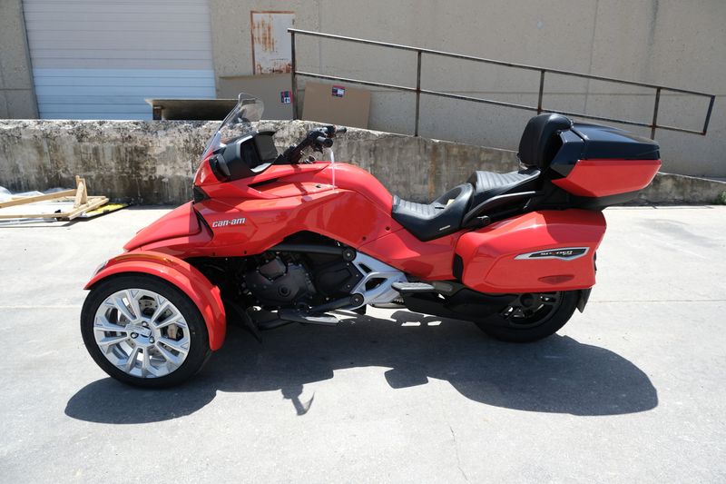 2024 Can-Am SPYDER F3 LIMITED PLASMA REDImage 28