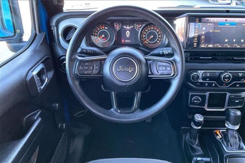 2024 Jeep Gladiator Sport photo 4