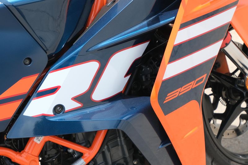 2024 KTM RC 390 BLUE Image 12