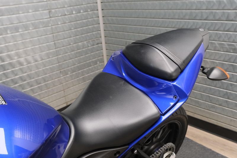 USED 2023 YAMAHA YZFR3 ABS Image 16