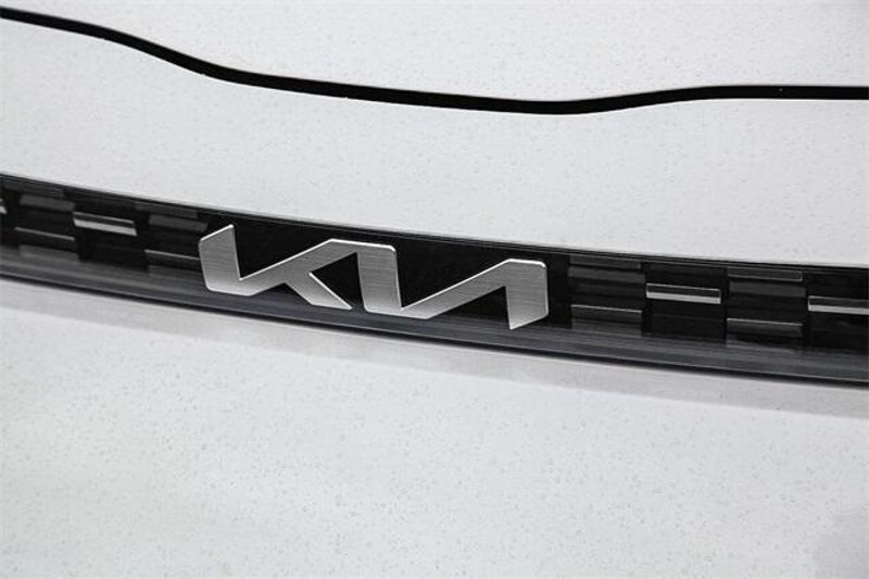 New 2025 Kia Soul LXImage 13