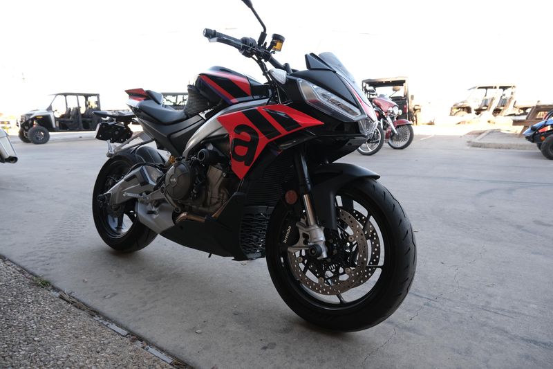 2023 APRILIA TUONO 660 FACTORY BLACK AND REDImage 4