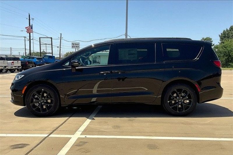 2024 Chrysler Pacifica Touring L AwdImage 14