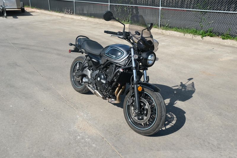 2023 Kawasaki Z650RS METALLIC MOONDUST GRAY AND EBONY Image 1