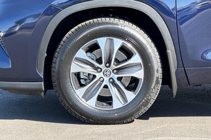 Used 2023 Toyota Highlander XLEImage 25