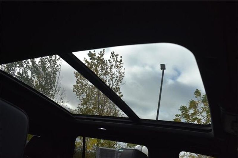 Used 2023 Chevrolet Suburban RSTImage 16