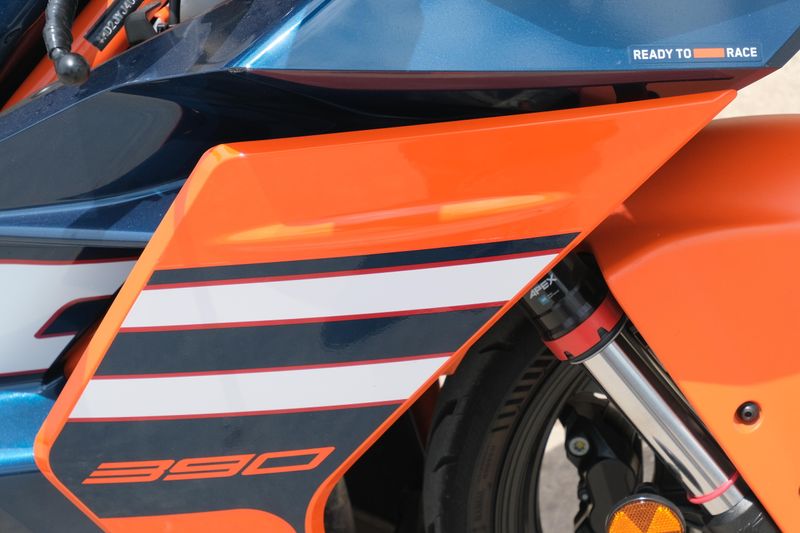 2024 KTM RC 390 BLUE Image 23