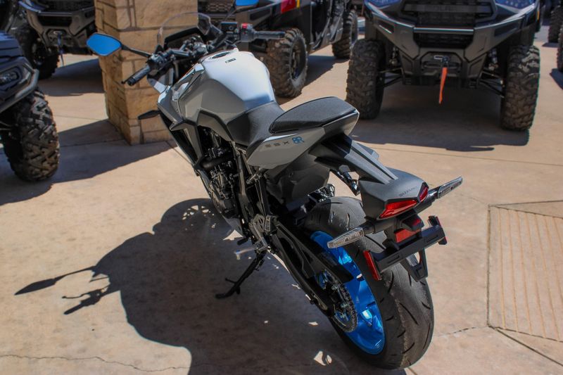 NEW 2026 SUZUKI GSX8R Image 2