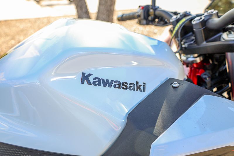 NEW 2026 KAWASAKI Z500 SE ABS Image 3