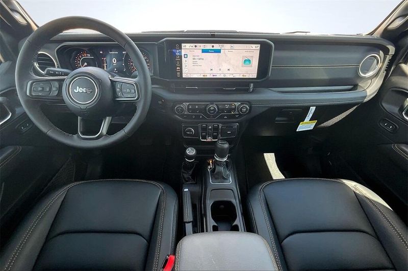 2025 Jeep Gladiator Sport photo 5