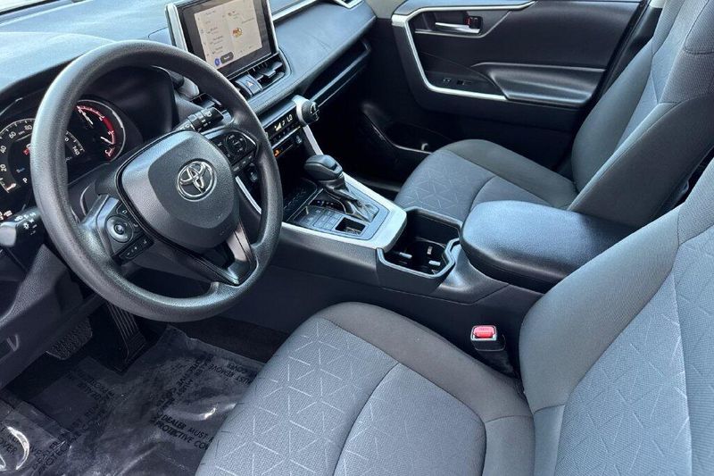 Used 2025 Toyota RAV4 XLEImage 9