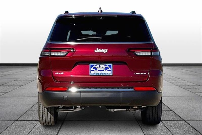 2025 Jeep Grand Cherokee L Limited 4x4Image 4