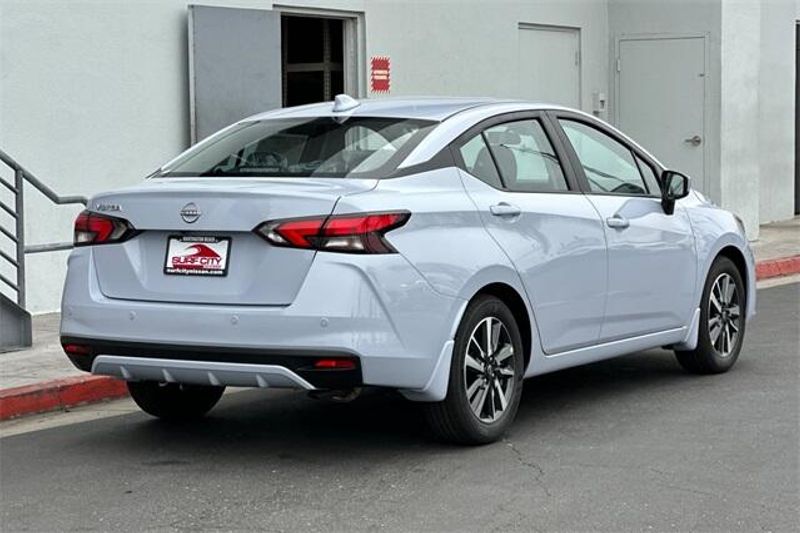 New 2025 Nissan Versa 1.6 SVImage 3