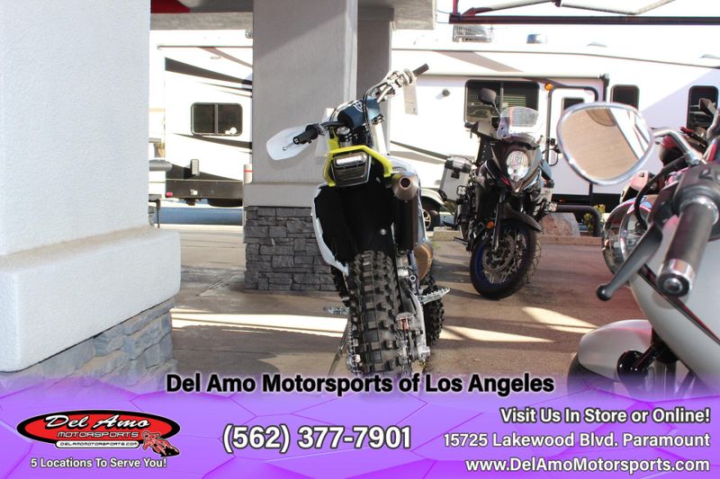 2024 HUSQVARNA TE 250  in a WHITE exterior color. Del Amo Motorsports of Los Angeles (562) 262-9181 delamomotorsports.com 