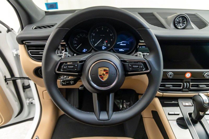 2024 Porsche Macan Image 15