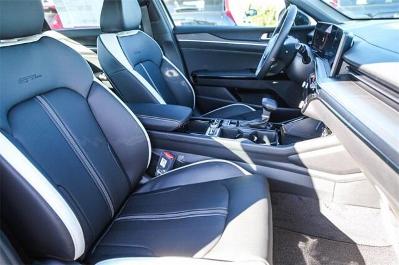 2025 Kia K5 GT-LineImage 7