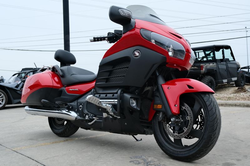 2013 Honda GOLD WING F6B DELUXE RED AND BLACKImage 25