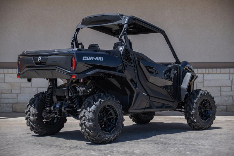 2025 Can-Am COMMANDER XT 700 TRIPLE BLACKImage 3