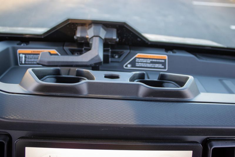 NEW 2026 CAN-AM DEFENDER MAX XT HD11 WITH 1025 INCH TOUCHSCREEN Image 41