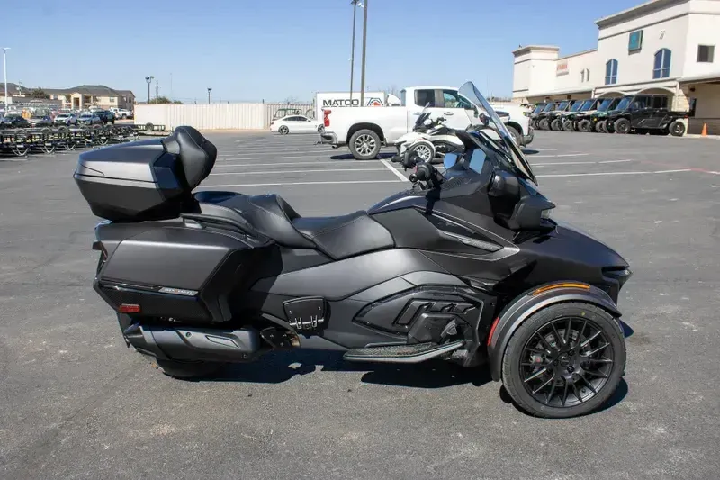 NEW 2026 CAN-AM SPYDER RT LIMITED Image 2