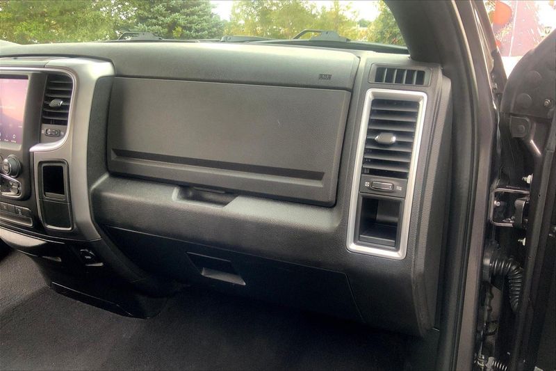 2021 Ram 1500 Classic Warlock photo 16