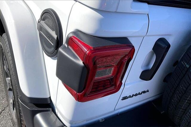 New 2025 Jeep Wrangler 4-door SaharaImage 12