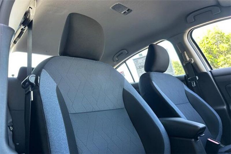 New 2025 Nissan Versa 1.6 SVImage 11