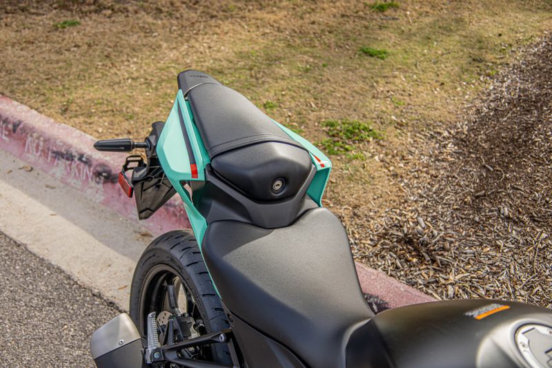 NEW 2026 YAMAHA YZFR3 ABS Image 15
