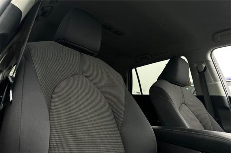 Used 2024 Toyota Highlander LEImage 16