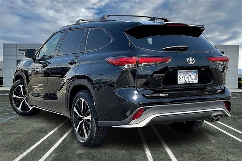 2021 Toyota Highlander XSEImage 10