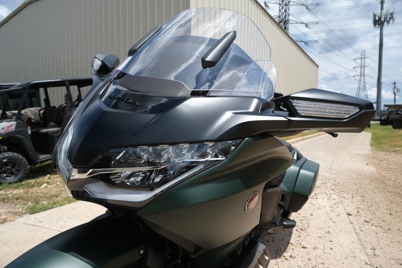 2024 Honda GOLDWING DCT MATTE ARMORED GREEN METALLICImage 15