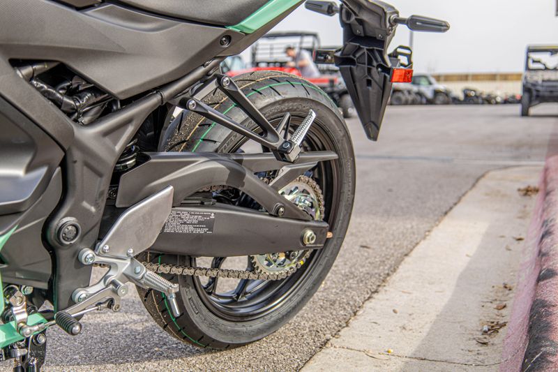 NEW 2026 YAMAHA YZFR3 ABS Image 21