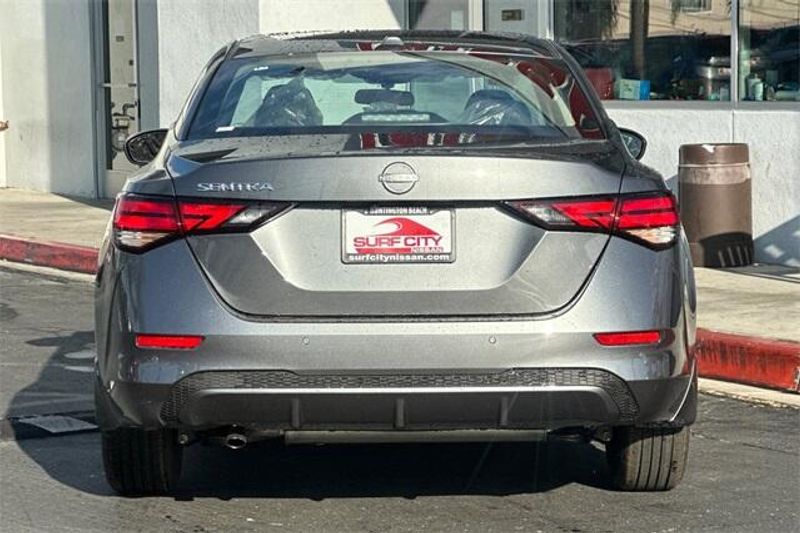 New 2025 Nissan Sentra SVImage 4