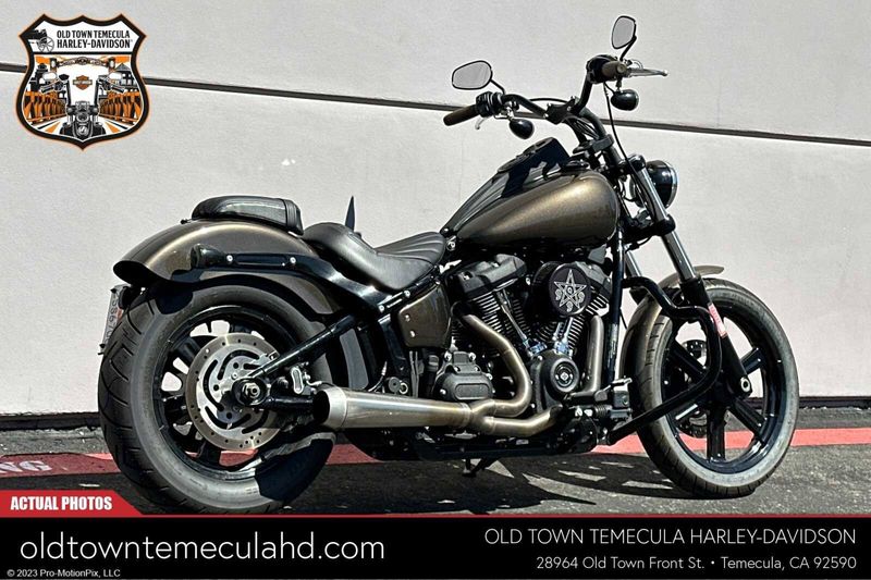 2022 Harley-Davidson Softail in a Black exterior color. BMW Motorcycles of Temecula – Southern California (951) 506-6903 bmwmotorcyclesoftemecula.com 