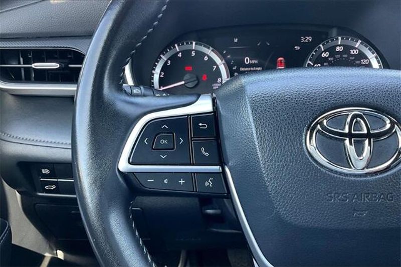 Used 2023 Toyota Highlander XSEImage 18