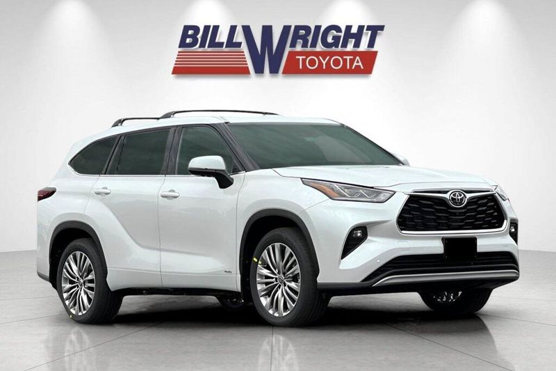 New 2026 Toyota Highlander Hybrid PlatinumImage 1