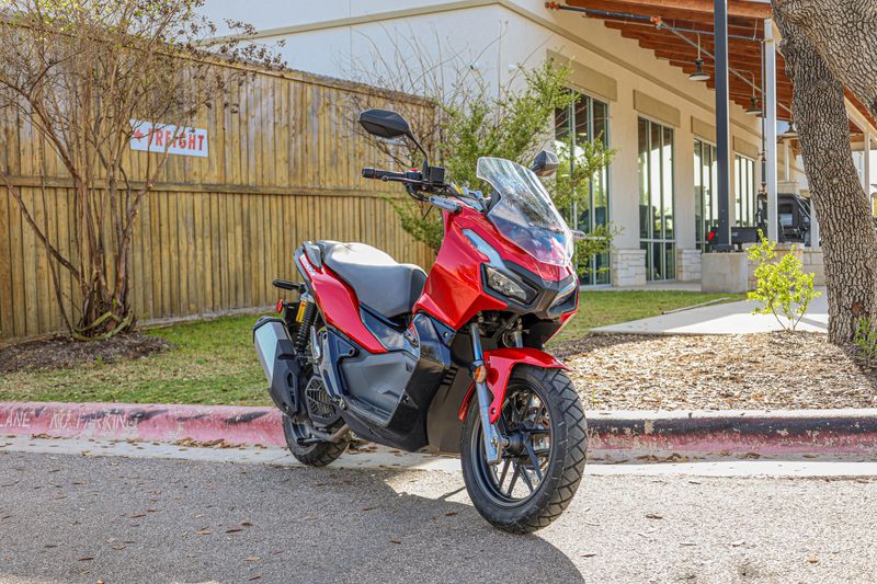 USED 2022 HONDA ADV 150 Image 1