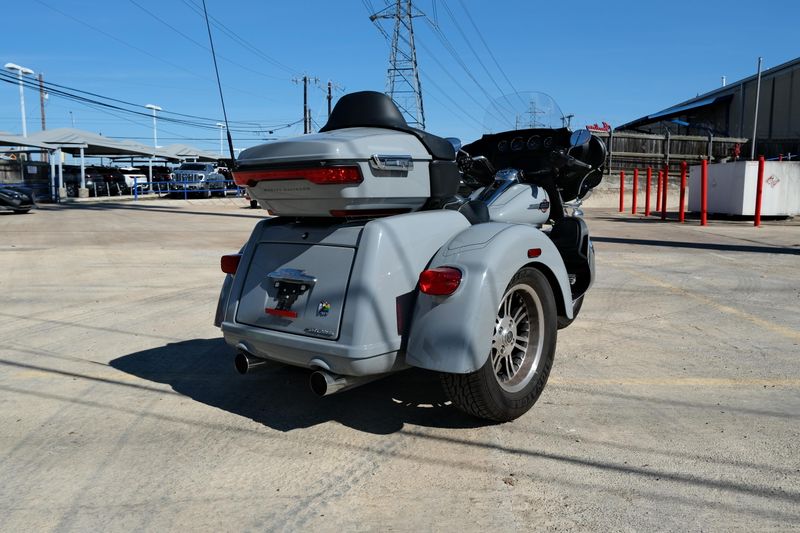 USED 2024 HARLEY TRIKE TRI GLIDE ULTRA Image 3
