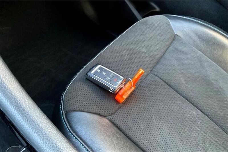 2023 Jeep Cherokee Trailhawk 4xe photo 4