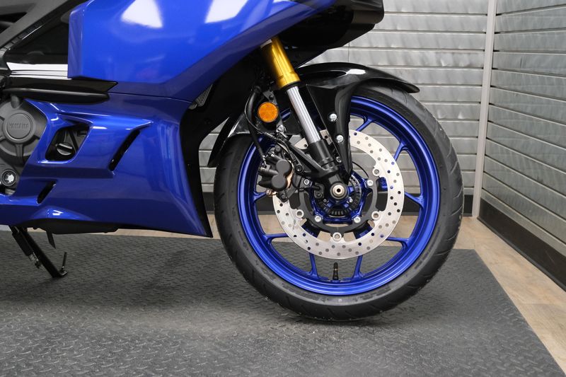 NEW 2026 YAMAHA YZFR3 ABS Image 12
