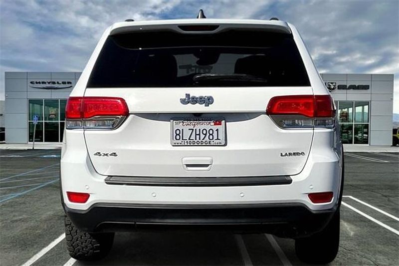 Used 2019 Jeep Grand Cherokee Laredo EImage 3